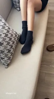 查看 就是喜欢老婆的长腿 的详细介绍与播放