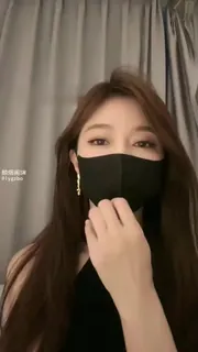 猫咪av站栏目：女女御姐顺服调教小妹妹 精彩封面