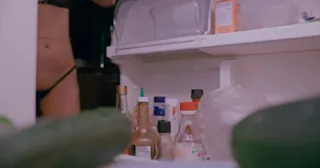 #高清 骚女孩半夜不睡觉～想干吗 - 极具视觉冲击力的猫咪av站内容