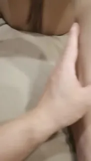 【猫咪av站】挑逗猛干越南带回来的清秀小女孩 现场高清截图