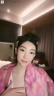 【猫咪av站】#微博|#马卉 ，央视主持人丨演员丨 直播间卖骚表现得不经意露点 现场高清截图