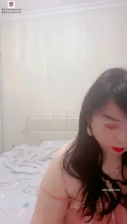 查看 发现兄弟的老婆正在裸播 的详细介绍与播放