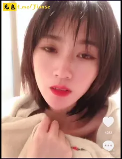 高颜值苗条极品骚货和炮友操逼自拍上传成人抖音 寻求别样刺激 样子真骚 小穴粉红的被内射了 手机浏览器流畅观看预览