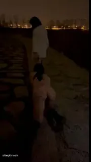 猫咪av站栏目：SM_母狗被牵至公园 精彩封面