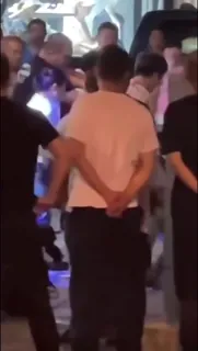 下手有点重了  打这么狠 得赔不少钱呀 挨打的哥们要发财了！ - 高清流媒体极速加载