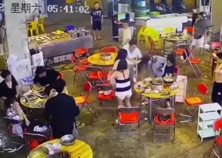 老公和别的女的出来吃饭，原配气汹汹的找上门… - 1080P超清画质展示图