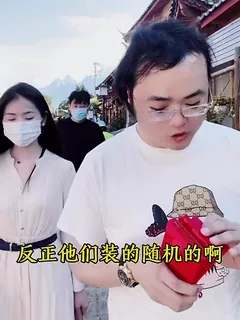 【猫咪av站】土豪有钱任性 现场高清截图