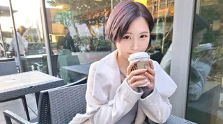 一位年長的女士，帶著平靜而神秘的氣息。 完整无删减版在线看