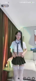 #花椒 #宁依纯 直播 骚舞露点_这制服好短 优质原创视频在线直达
