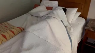 猫咪av站高分作品推荐：#高清 他喜欢在我睡着的时候用我的脚给他自己来一个大量射精！