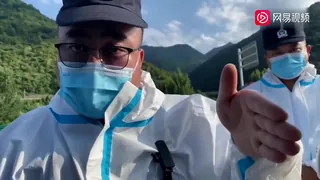 民警执法不让女子录像，双方起争执 最新更新资源合集