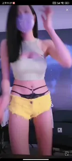 查看 #抖音 #安安不旧伴 直播骚舞_微露酥胸 的详细介绍与播放