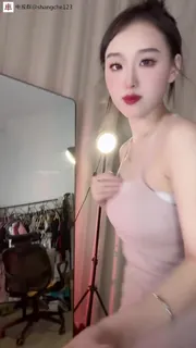 【猫咪av站】不一样的服装秀 现场高清截图