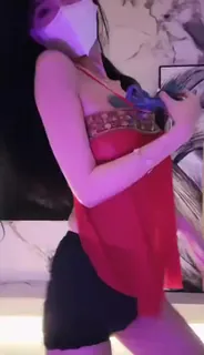 红色吊带衣舞动 手机浏览器流畅观看预览