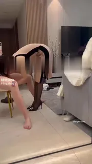 高跟鞋少妇在帮我口交 - 高清在线观看