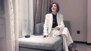 猫咪av站高分作品推荐：文轩探花约了个白色外套短发妹子