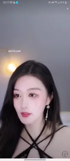 猫咪av站题材必看：#抖音 #张昔由 直播福利+会员福利  尺度一般 不过身材真的好 紫色连身裙身材高挑 封面图