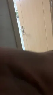 猫咪av站栏目：纹身师傅天天换正妹轮流操 精彩封面