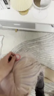 91社区热议作品：戴假白发校花正在为我口交 实拍