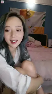 91社区热议作品：#半糖   #蜜桃CC北京高颜值气质女神多天自慰秀 实拍