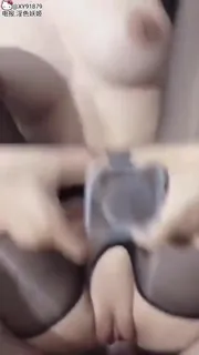 91视频官方收录：无套爆插母狗射雪糕上给母狗吃