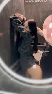 猫咪av站题材必看：厕所自拍后入小母狗 封面图