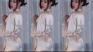 【猫咪av站】#斗鱼 #艾可乐 丝绸睡衣 现场高清截图