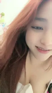 91视频官方收录：#黄播 #奶白兔兔赞助群24部_染发妹