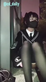 眼镜黑丝小骚货 - 高清流媒体极速加载