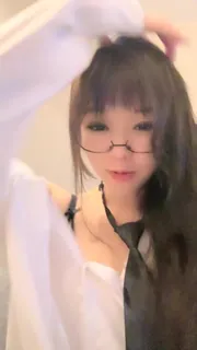 猫咪av站高分作品推荐：#黄播 #小熊炸毛了赞助群更新5部戴上眼镜不一样