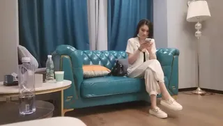 【猫咪av站】皮蛋小生带你找外围长腿小姐姐 现场高清截图