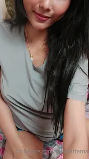 91社区热议作品：onlyfans PimPattamaPimPattamaOF _家里便服也是那么好看 实拍