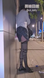 JK黑丝骚货伪娘户外露出自慰 - 高清流媒体极速加载