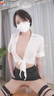 黑丝小骚货自慰 - 高清在线观看