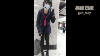 JK骚货伪娘地铁站内露出 最新更新资源合集