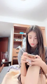 校园正妹开直播 有什么露什么 - 实时更新的高清猫咪av站资源