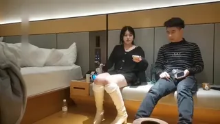 猫咪av站高分作品推荐：附近约了个高筒靴小骚逼