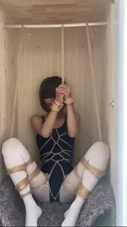 蒙眼调教00后白丝母狗 - 实时更新的高清猫咪av站资源