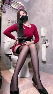 高跟黑丝小骚货玉足诱惑 优质原创视频在线直达