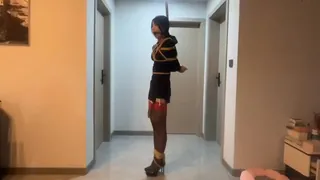 猫咪av站栏目：吊起来玩弄黑丝小骚逼 精彩封面