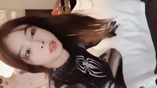 穿着皮衣和姐妹3p - 1080P超清画质展示图