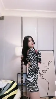 猫咪av站题材必看：迷人的张奶奶 骚舞 封面图