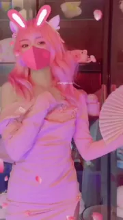 可爱粉发小骚货艳舞 - 高清流媒体极速加载