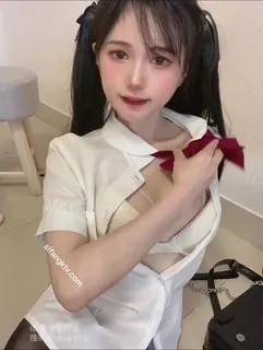 91视频官方收录：大奶JK黑丝小骚货