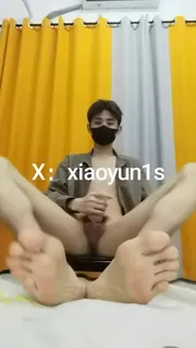 91社区热议作品：骚男对着镜子自拍自撸3 实拍