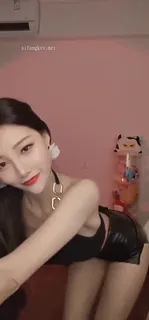 正在播放：漂亮翘臀小骚货艳舞诱惑 (猫咪av站频道)