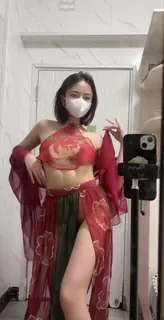 口罩可爱小骚货直播艳舞 - 1080P超清画质展示图