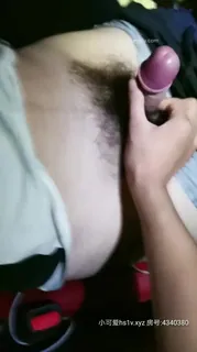 猫咪av站精选视频：少妇车上忍不住吃鸡吧 完整版