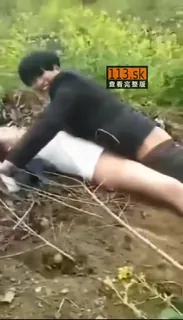 正在播放：野外大战 (猫咪av站频道)